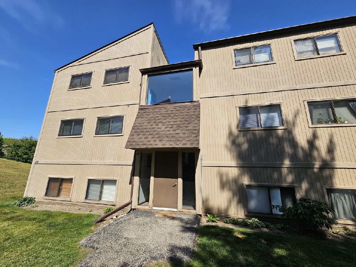 Condos & Townhomes For Sale Vacation Village Fox Lake Illinois, 49 Oak Hill Colony Street
