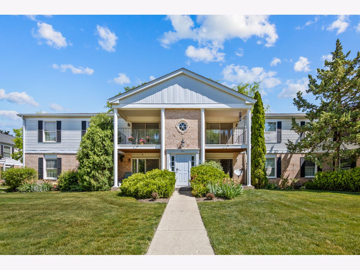  For Sale Crystal Lake Illinois, 981 Golf Course Road