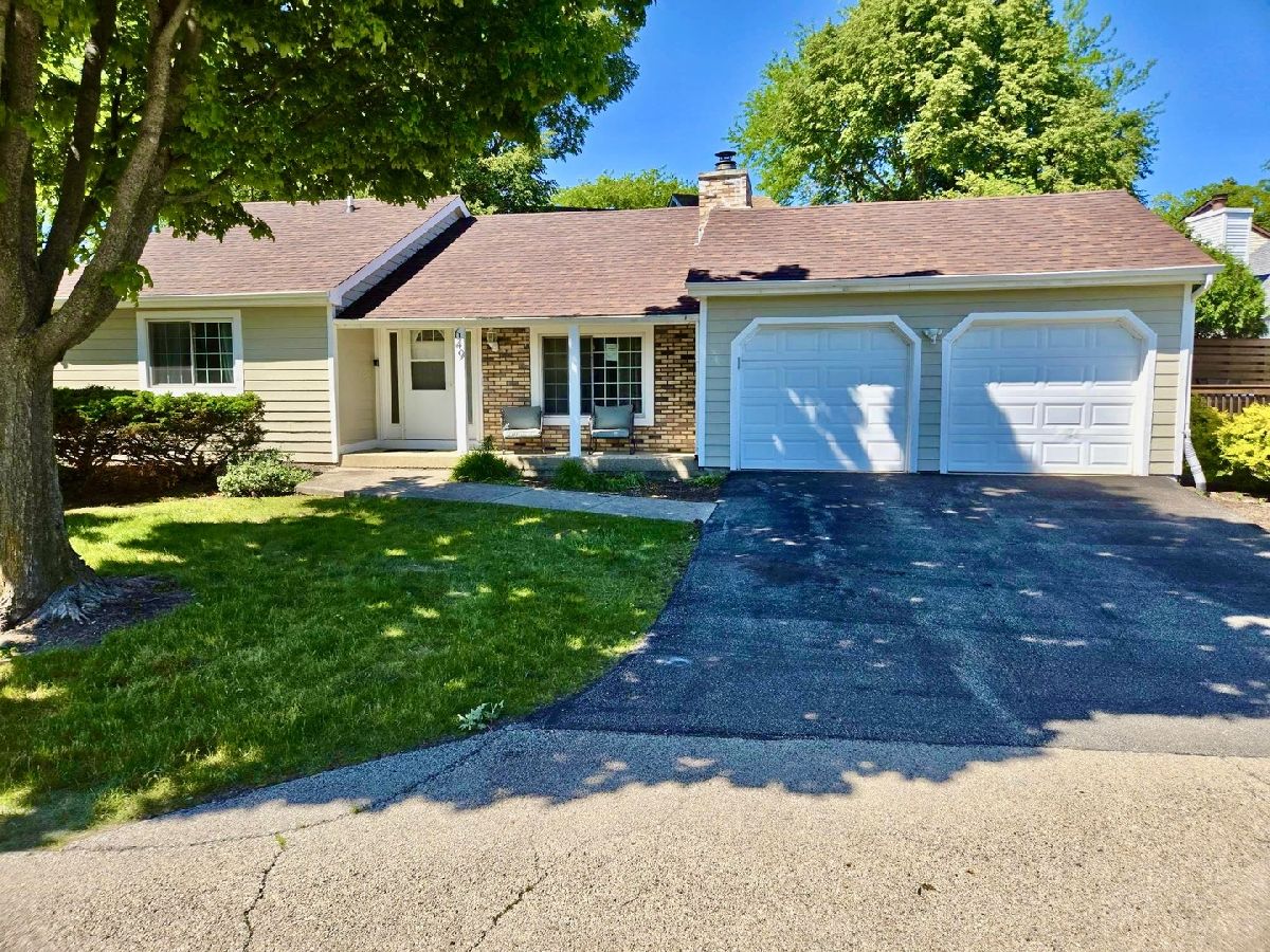 Townhomes & Condos & Homes For Sale Heather Ridge Gurnee Illinois, 649 Wilbur Court