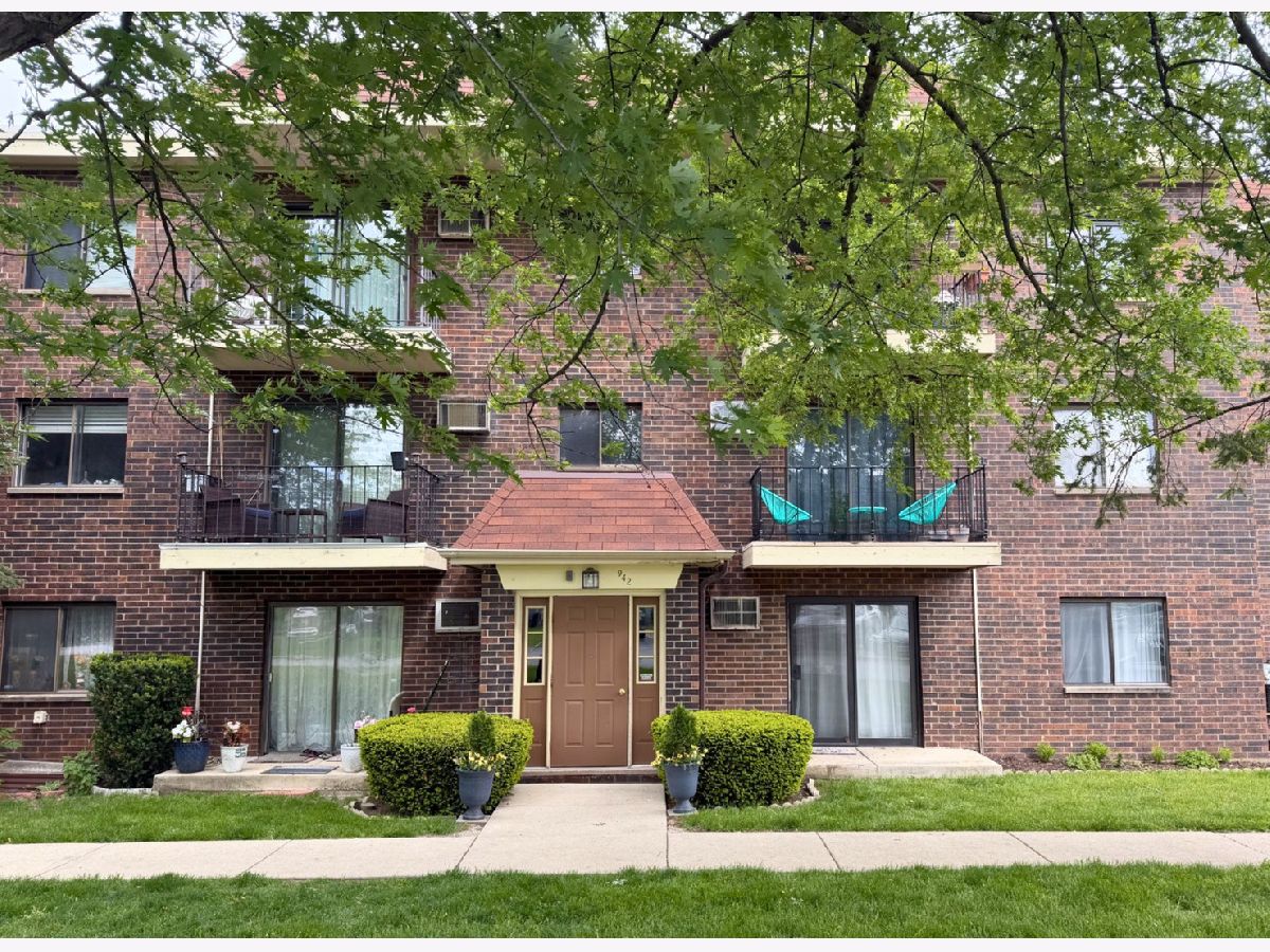 Condominiums For Sale Kings Point Condos Addison Illinois, 942 Rohlwing Road