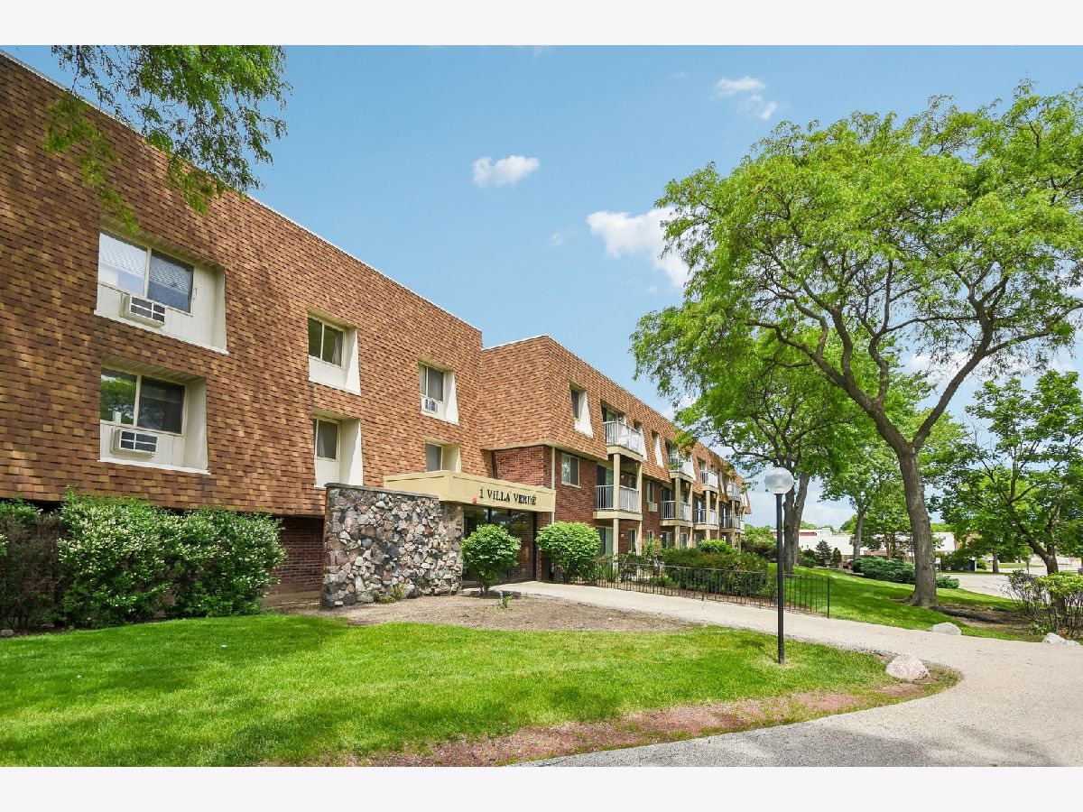  For Sale Buffalo Grove Illinois, 1 Villa Verde Drive