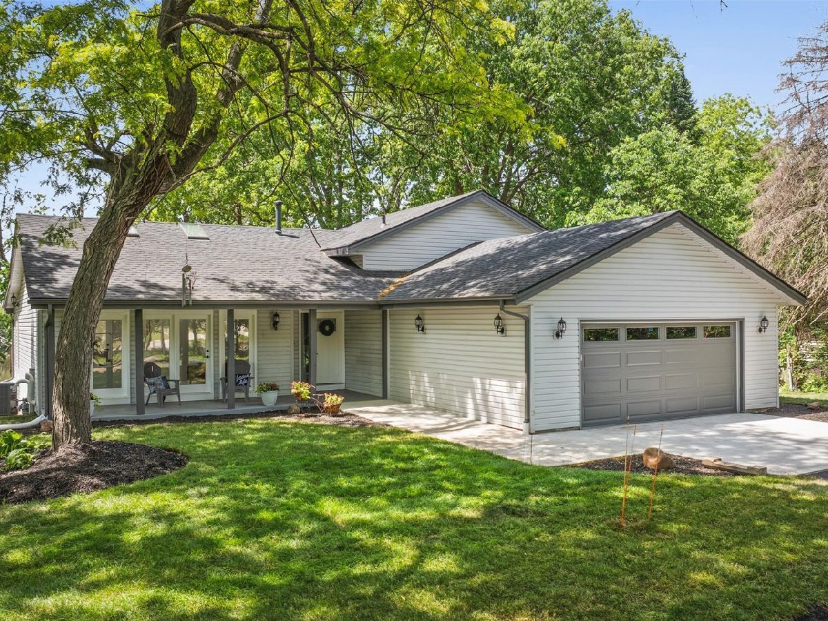  For Sale Roscoe Illinois, 11602 Bend River Road