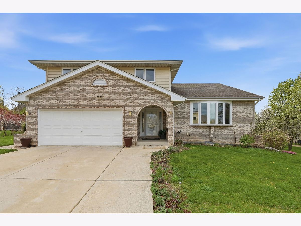  For Sale Hickory Hills Illinois, 8920 Emerald Court