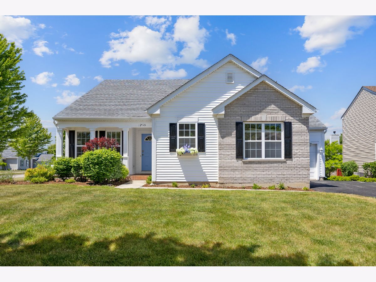  For Sale Wauconda Illinois, 1253 Water Stone Circle