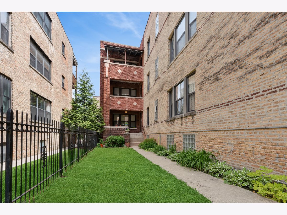  For Sale Chicago Illinois, 2712 Leland Avenue