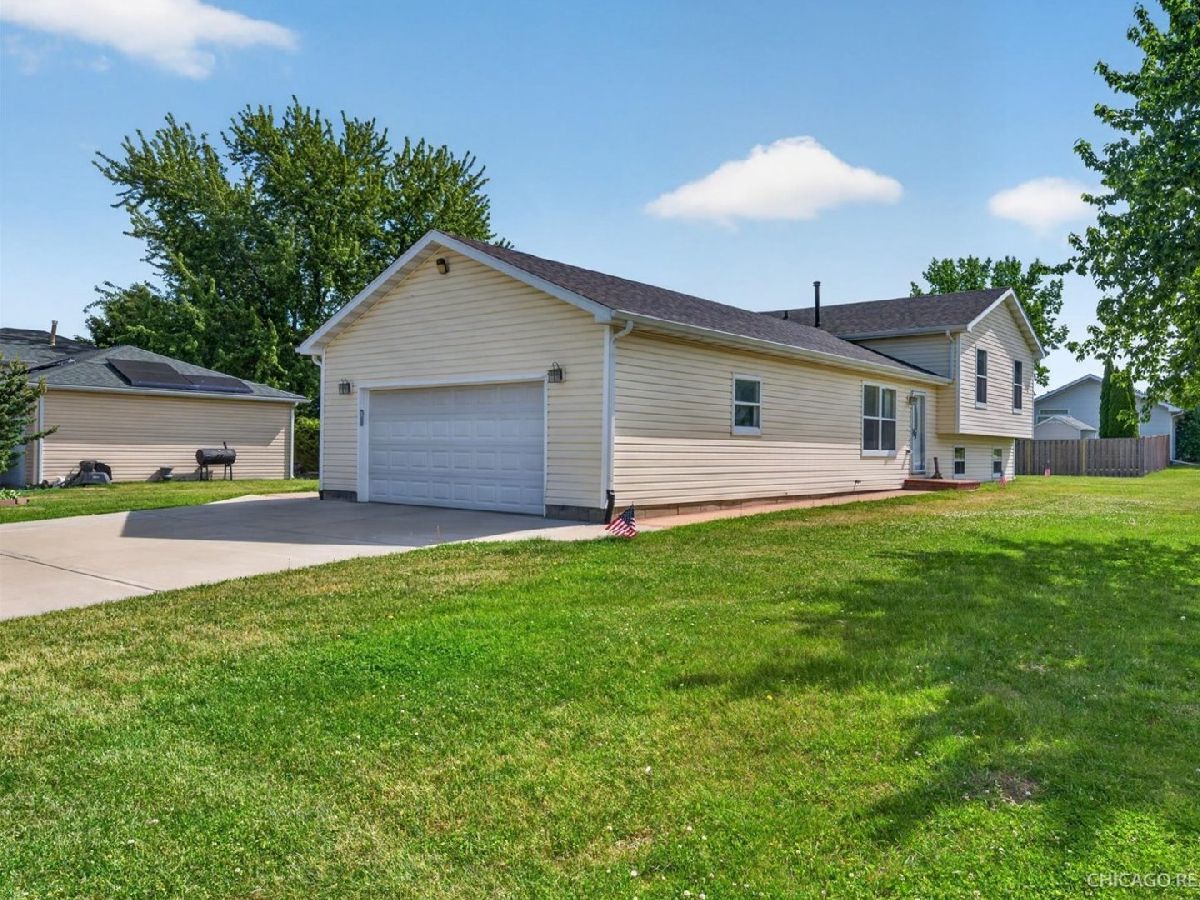  For Sale Harvard Illinois, 909 Northfield Avenue