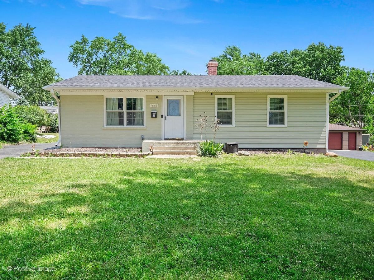  For Sale Woodridge Illinois, 7665 Sprucewood Avenue