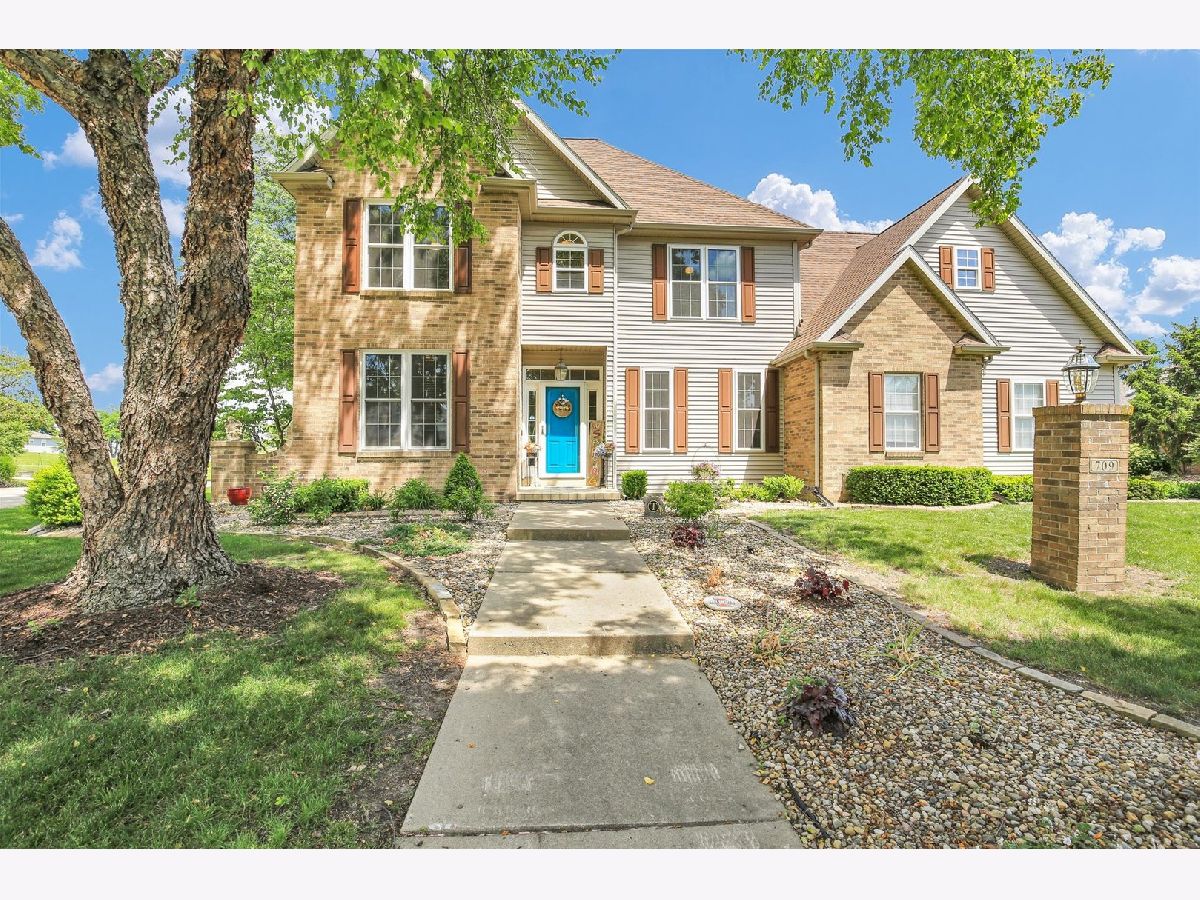  For Sale Tuscola Illinois, 709 Lakeshore Drive