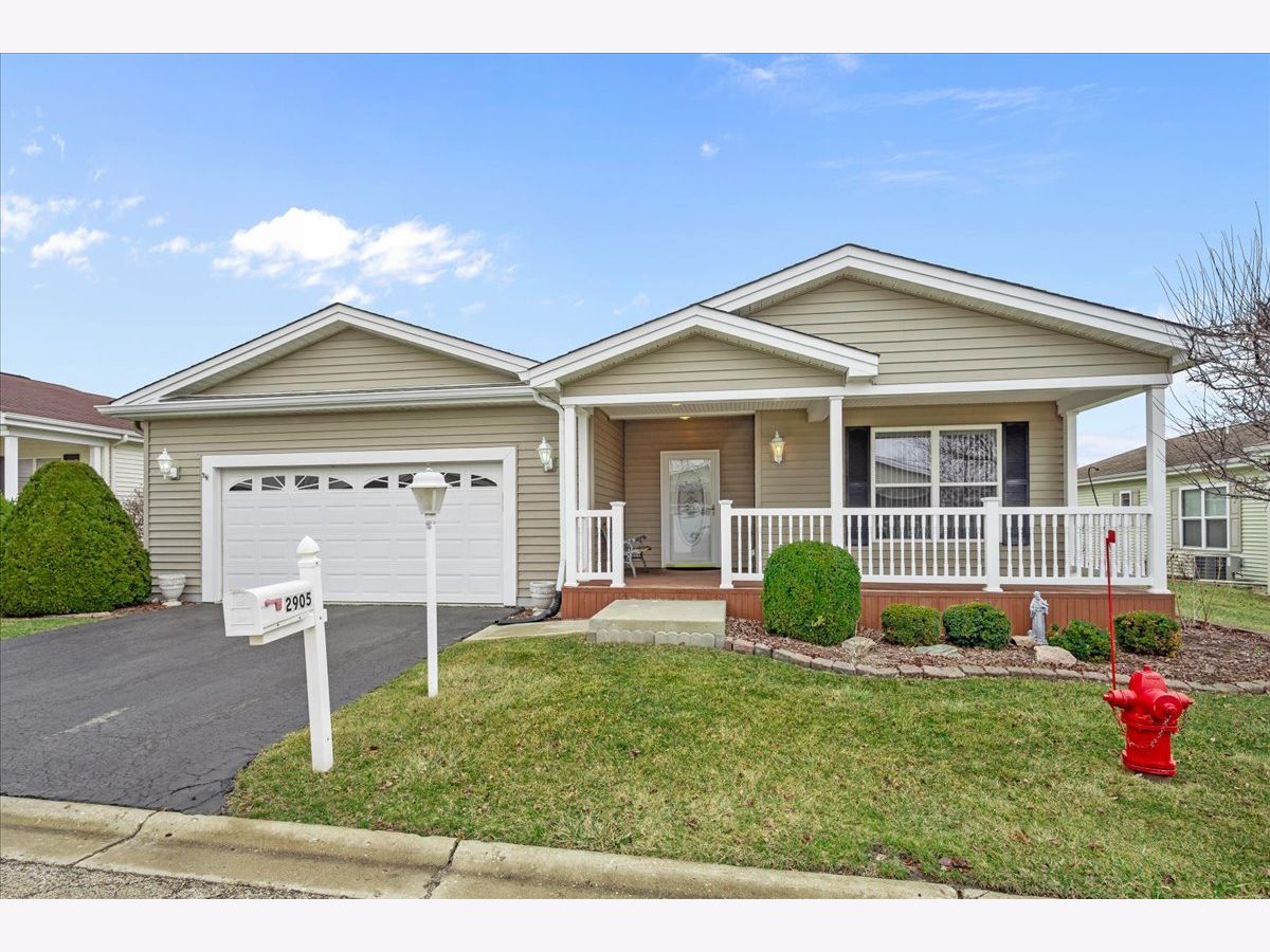 Homes & Condos & Townhomes For Sale Saddlebrook Farms Grayslake Illinois, 2905 Carousel Court