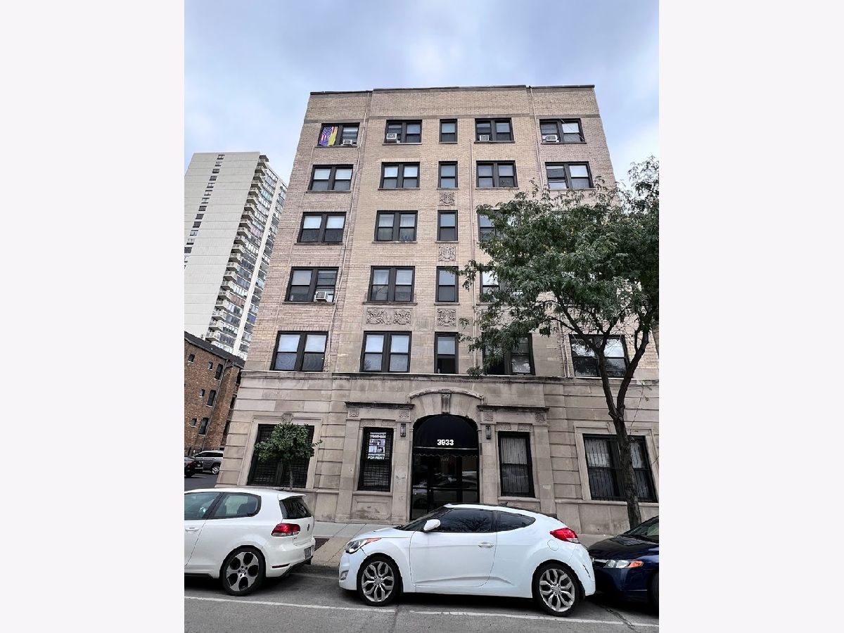  Rented Chicago Illinois, 3933 Clarendon