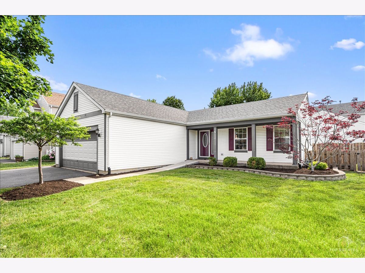  For Sale Hainesville Illinois, 608 White Lane