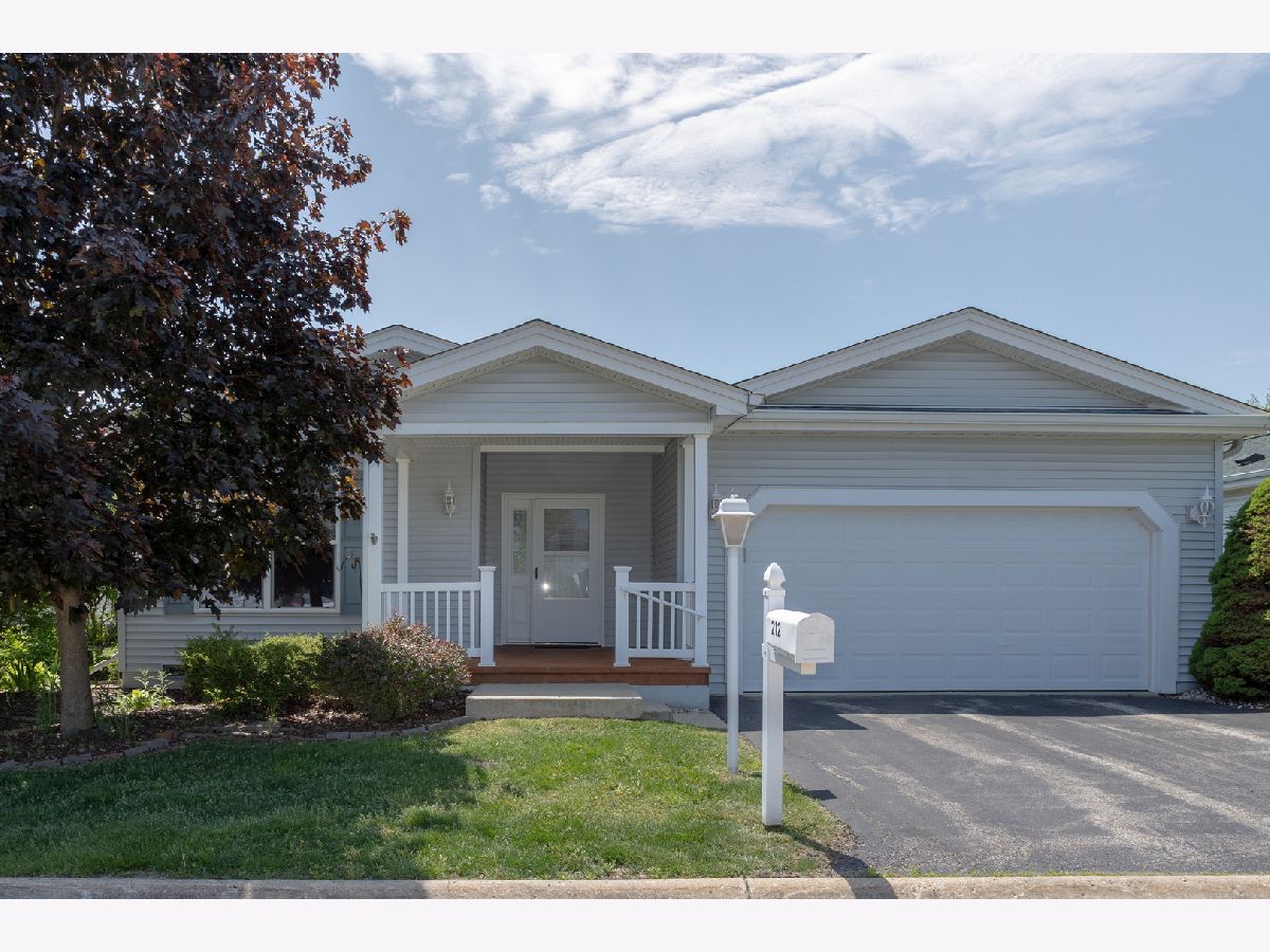 Homes & Condos & Townhomes For Sale Saddlebrook Farms Grayslake Illinois, 212 Rodeo Drive