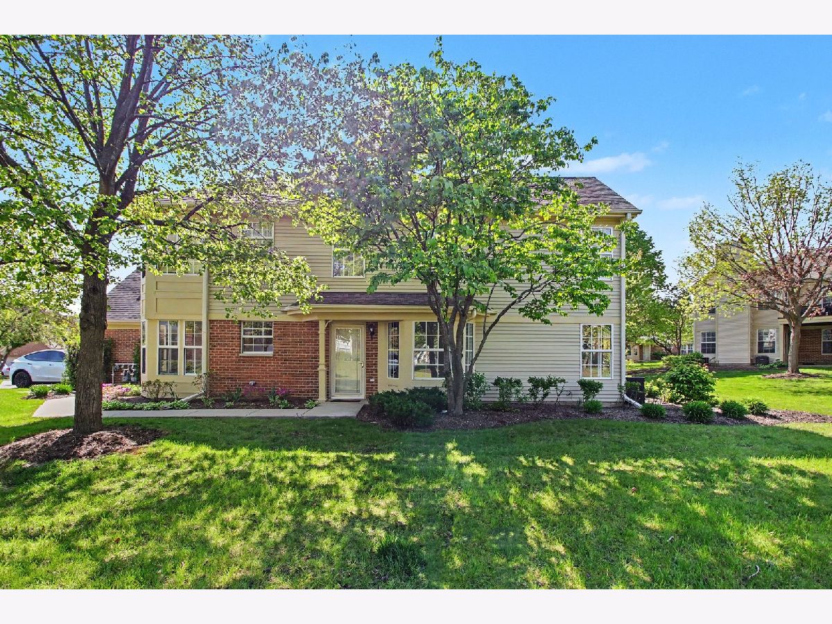 Townhomes & Condos & Homes For Sale Essex Village Crystal Lake Illinois, 530A Pembrook Court