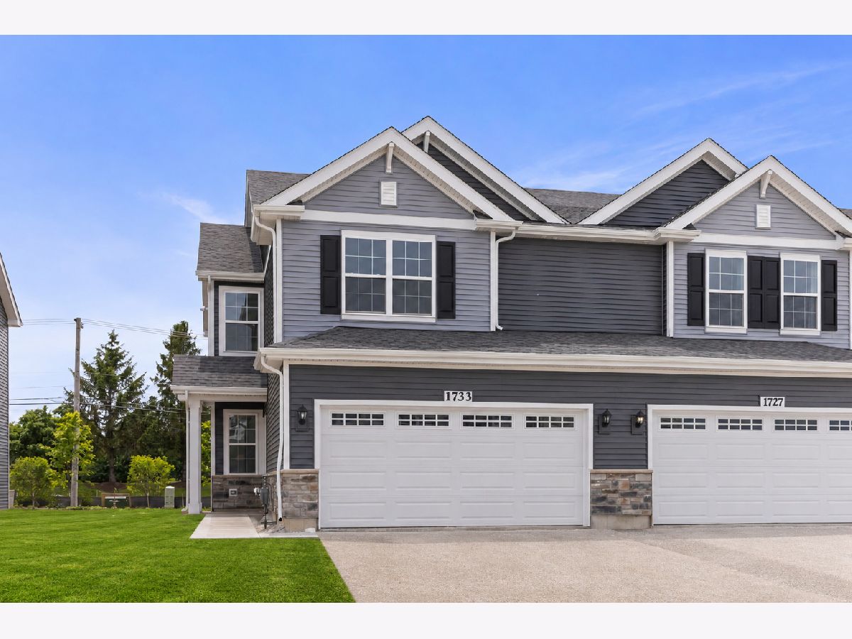  For Rent Aurora Illinois, 1733 Stable