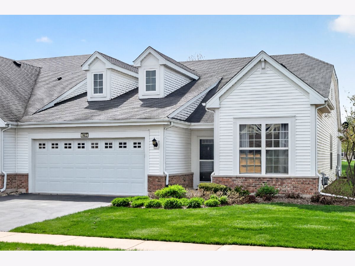 Townhomes & Homes For Sale Carillon At Cambridge Lakes Pingree Grove Illinois, 1682 Francis Drive