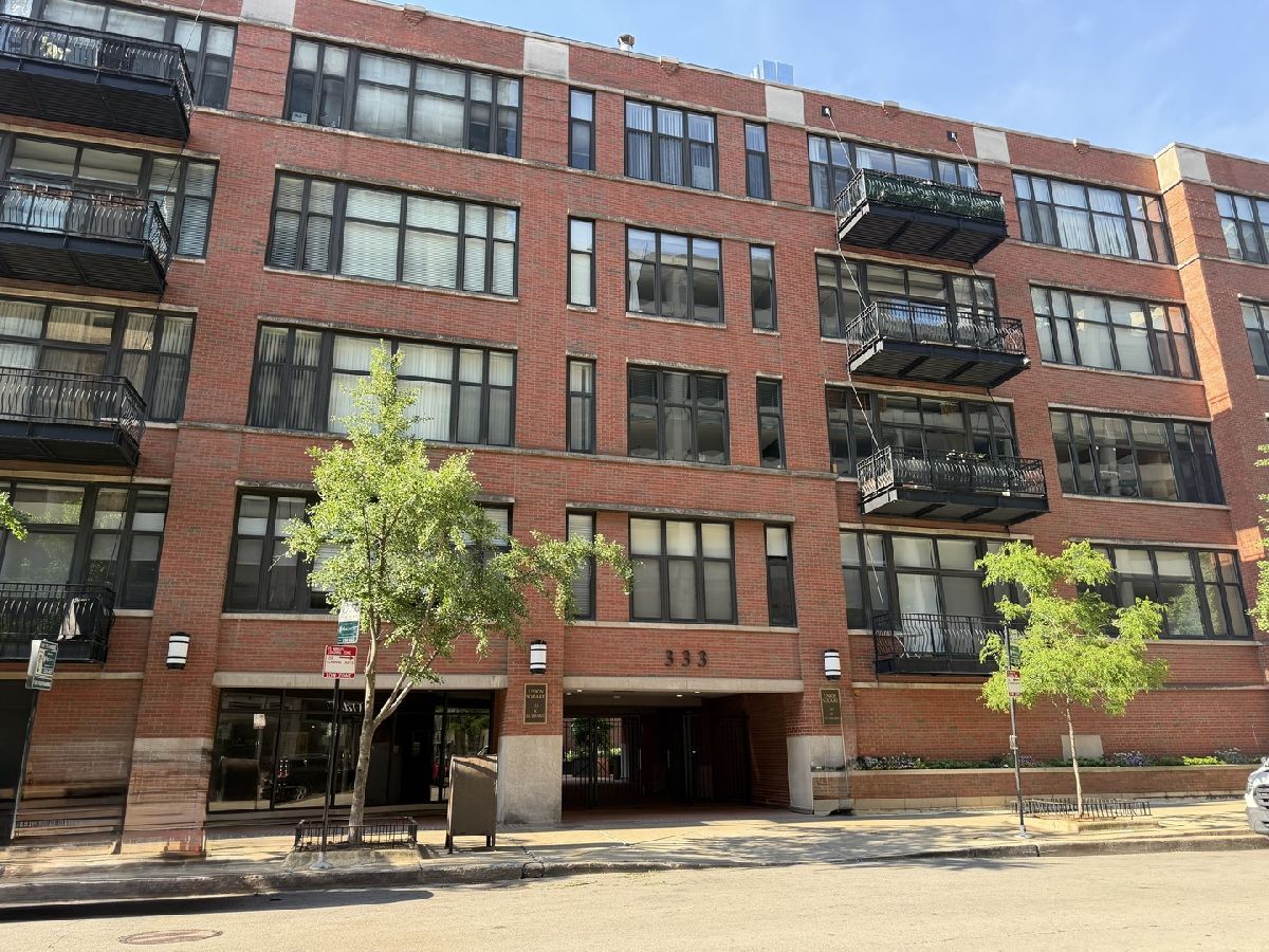 Condominiums Rented Union Square Lofts Chicago Illinois, 333 Hubbard