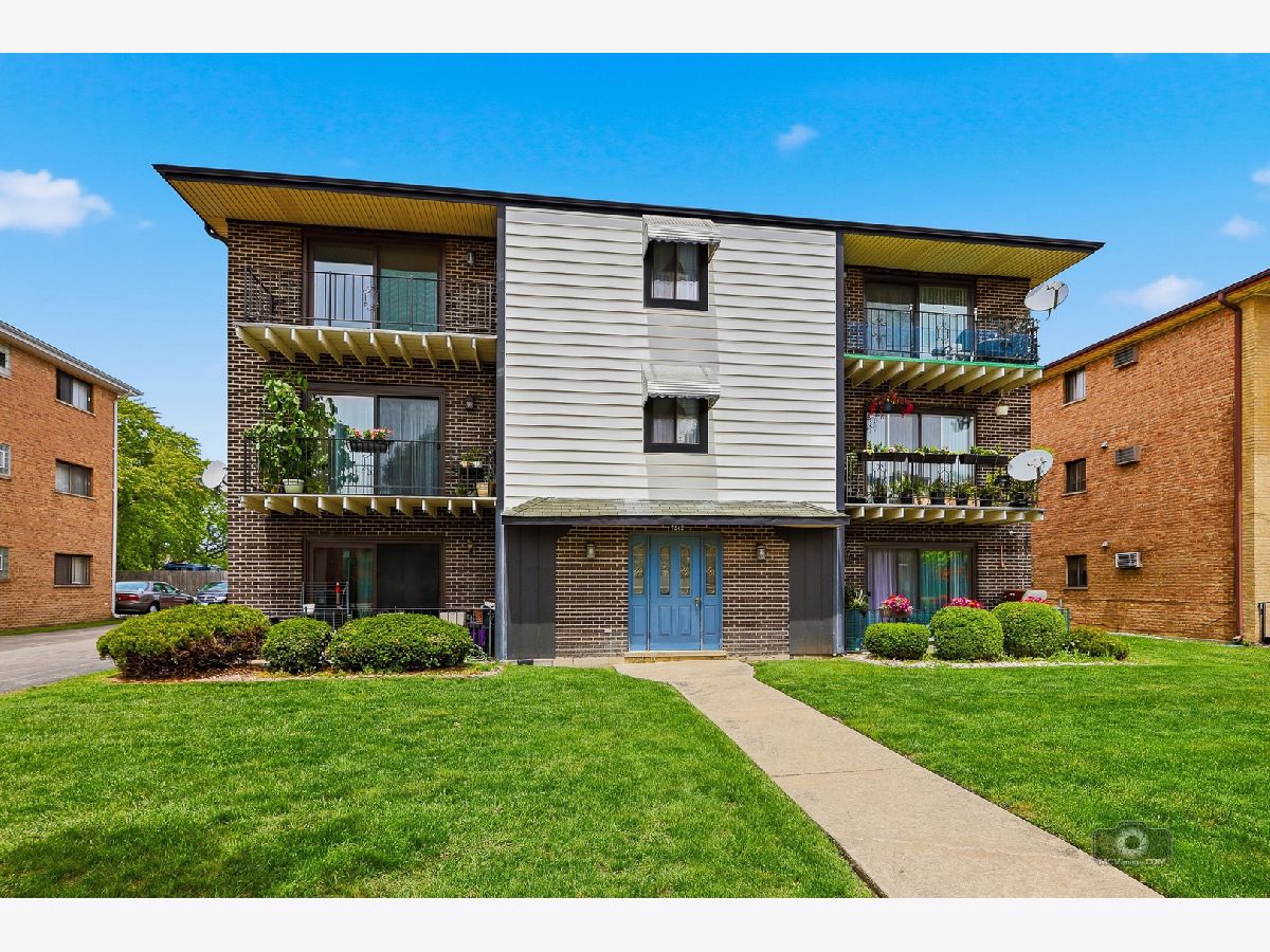  For Sale Bridgeview Illinois, 7242 86th Street