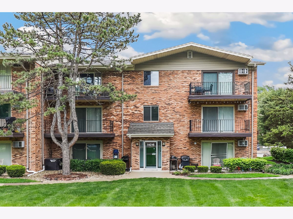  For Sale Crestwood Illinois, 14016 Waterbury Drive