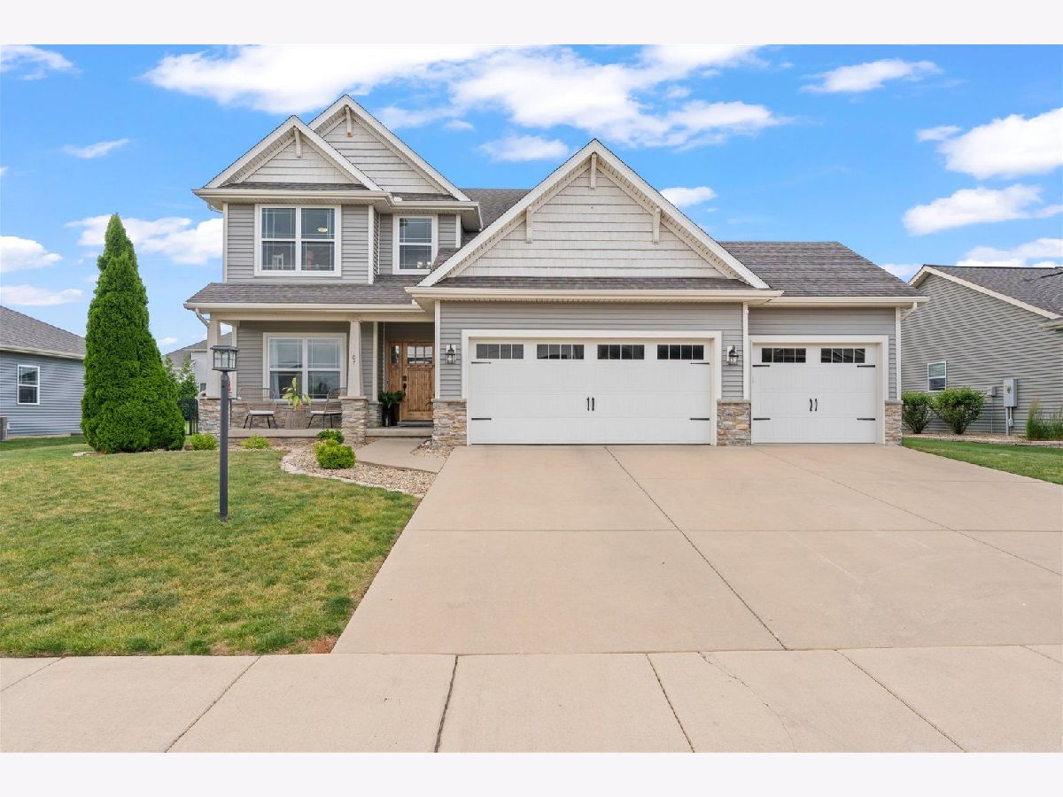 Homes & Condos & Townhomes For Sale Whisper Meadow Mahomet Illinois, 1107 Farm Lake Drive