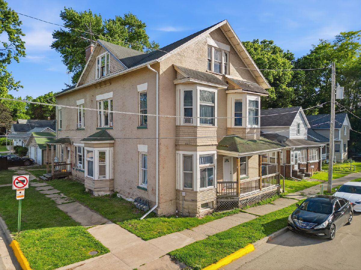  For Sale Dixon Illinois, 305 Monroe Avenue