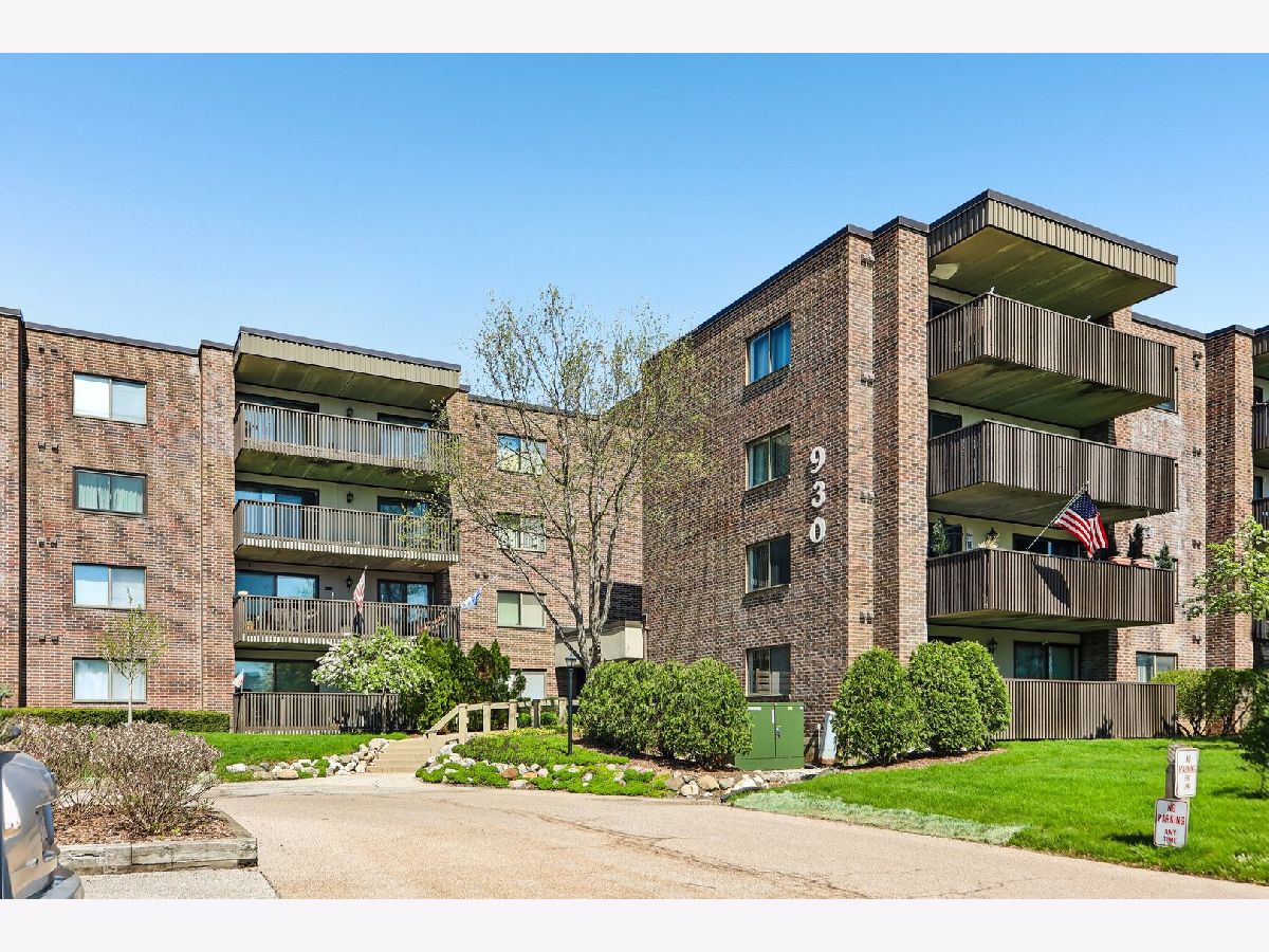 Townhomes & Condos & Homes For Sale Heather Ridge Gurnee Illinois, 930 Taylor Drive