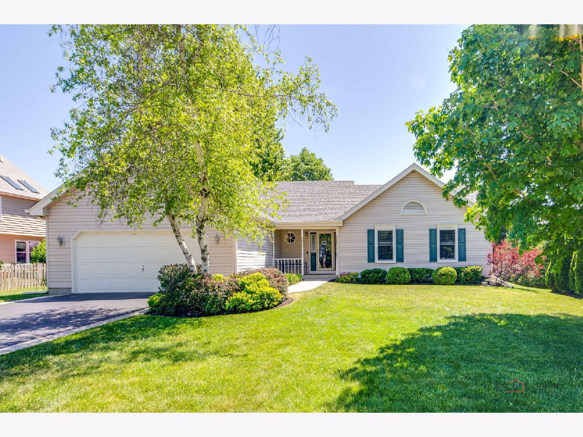  For Sale Cary Illinois, 317 Wooded Knoll Drive
