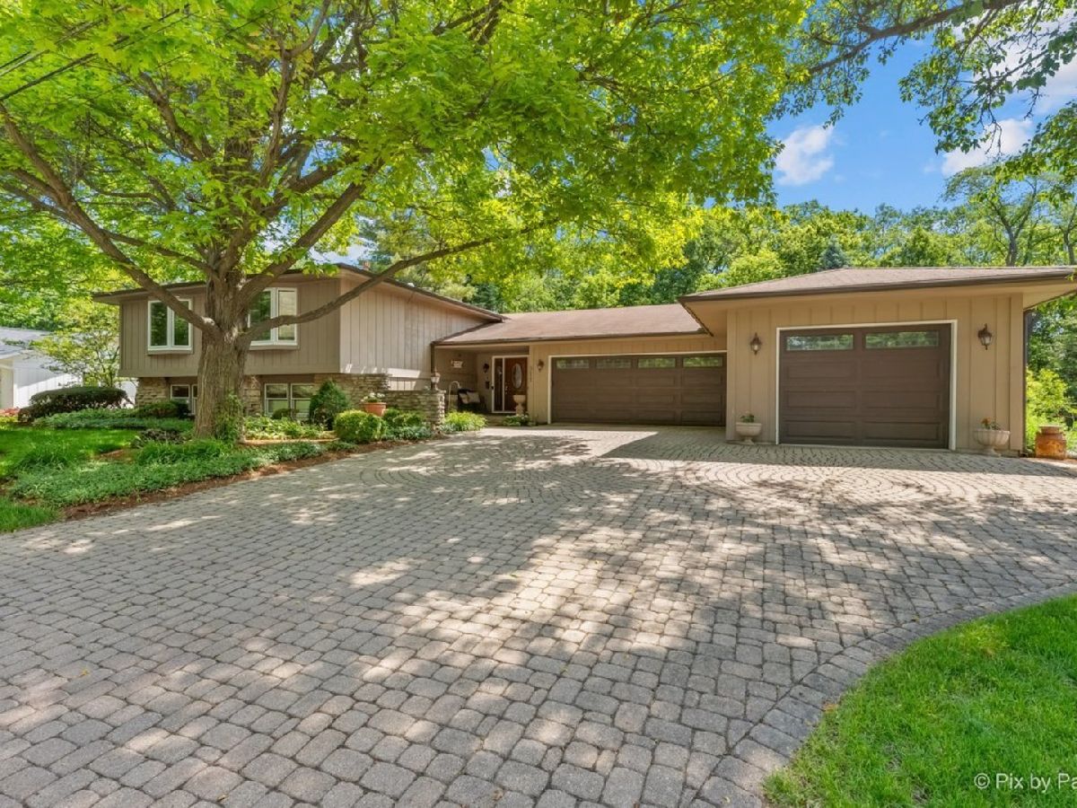  For Sale Geneva Illinois, 911 Western Avenue