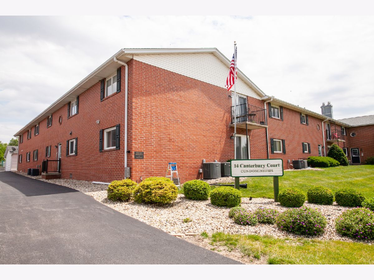  For Sale Bloomington Illinois, 14 Canterbury Court
