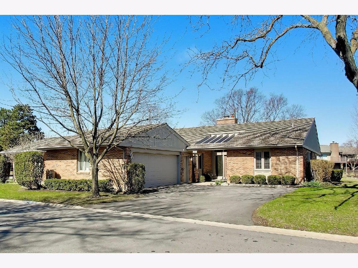 Townhomes For Sale Briarwood Lakes Oak Brook Illinois, 107 Briarwood Lane