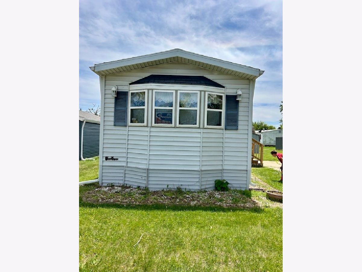  For Sale Sandwich Illinois, 64 Birch Drive