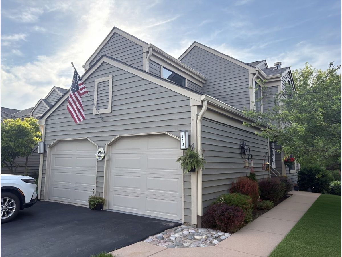 Condos & Townhomes For Sale Lake Barrington Shores Barrington Illinois, 414 White Oak Lane