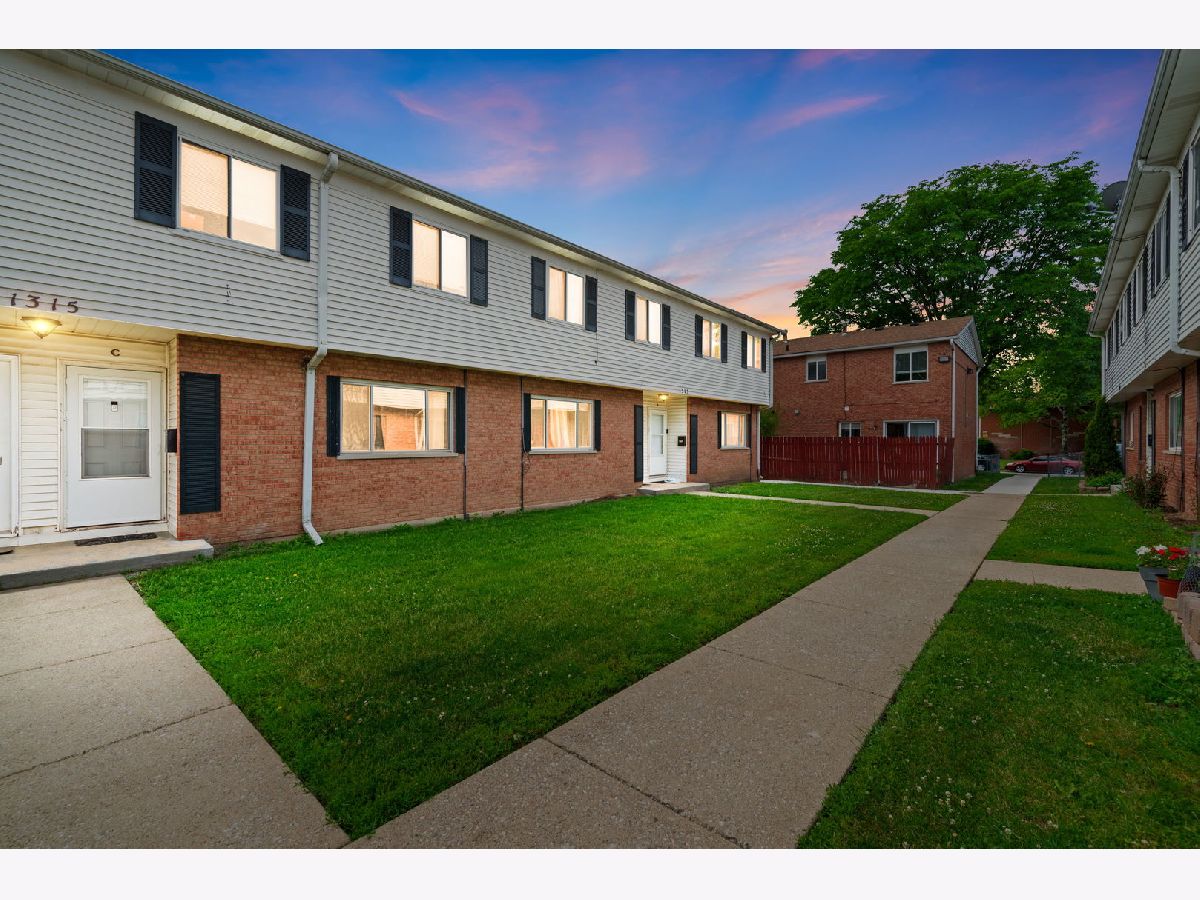  For Sale Aurora Illinois, 1315 Monomoy Street
