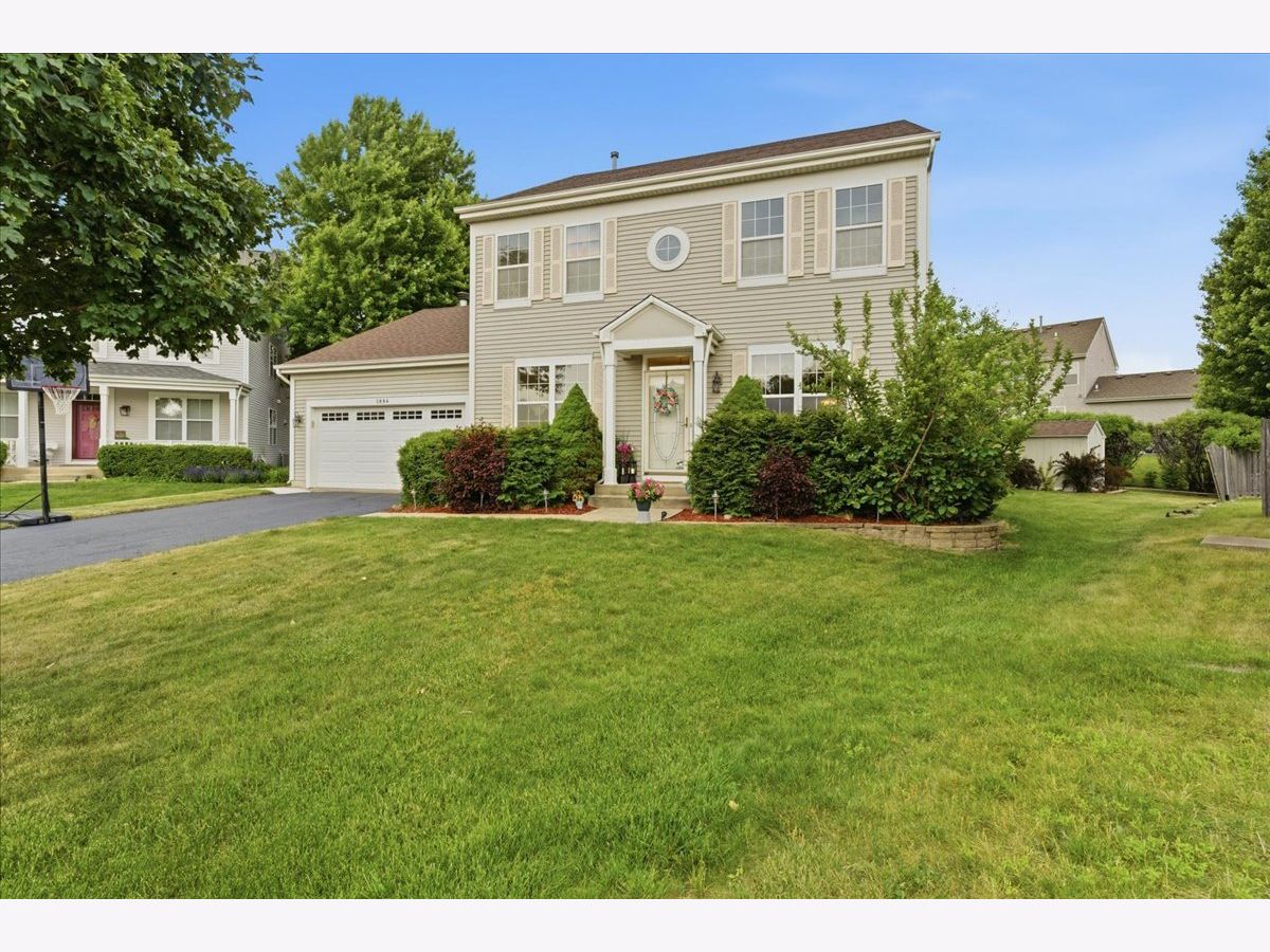  For Sale West Chicago Illinois, 2886 Camden Drive
