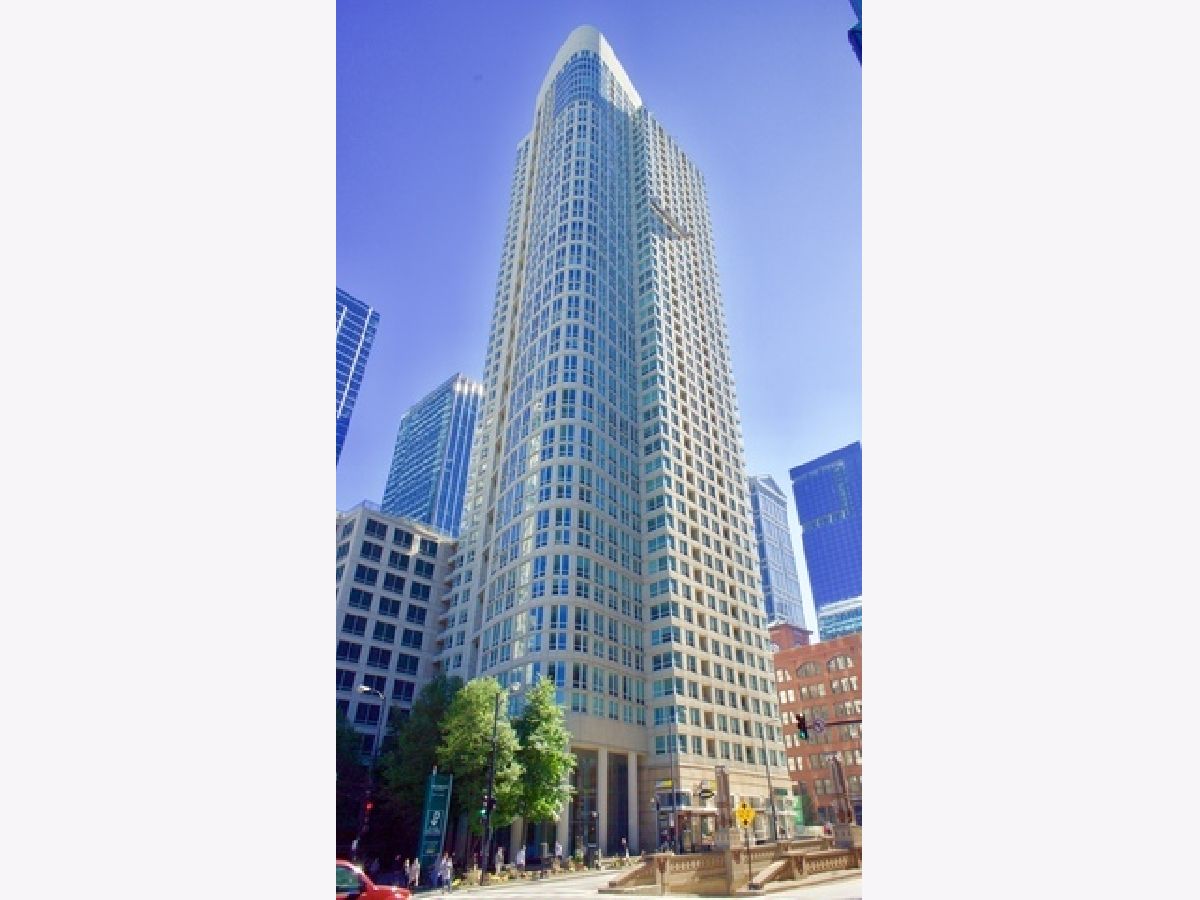 Condominiums For Rent The Sterling Chicago Illinois, 345 La Salle