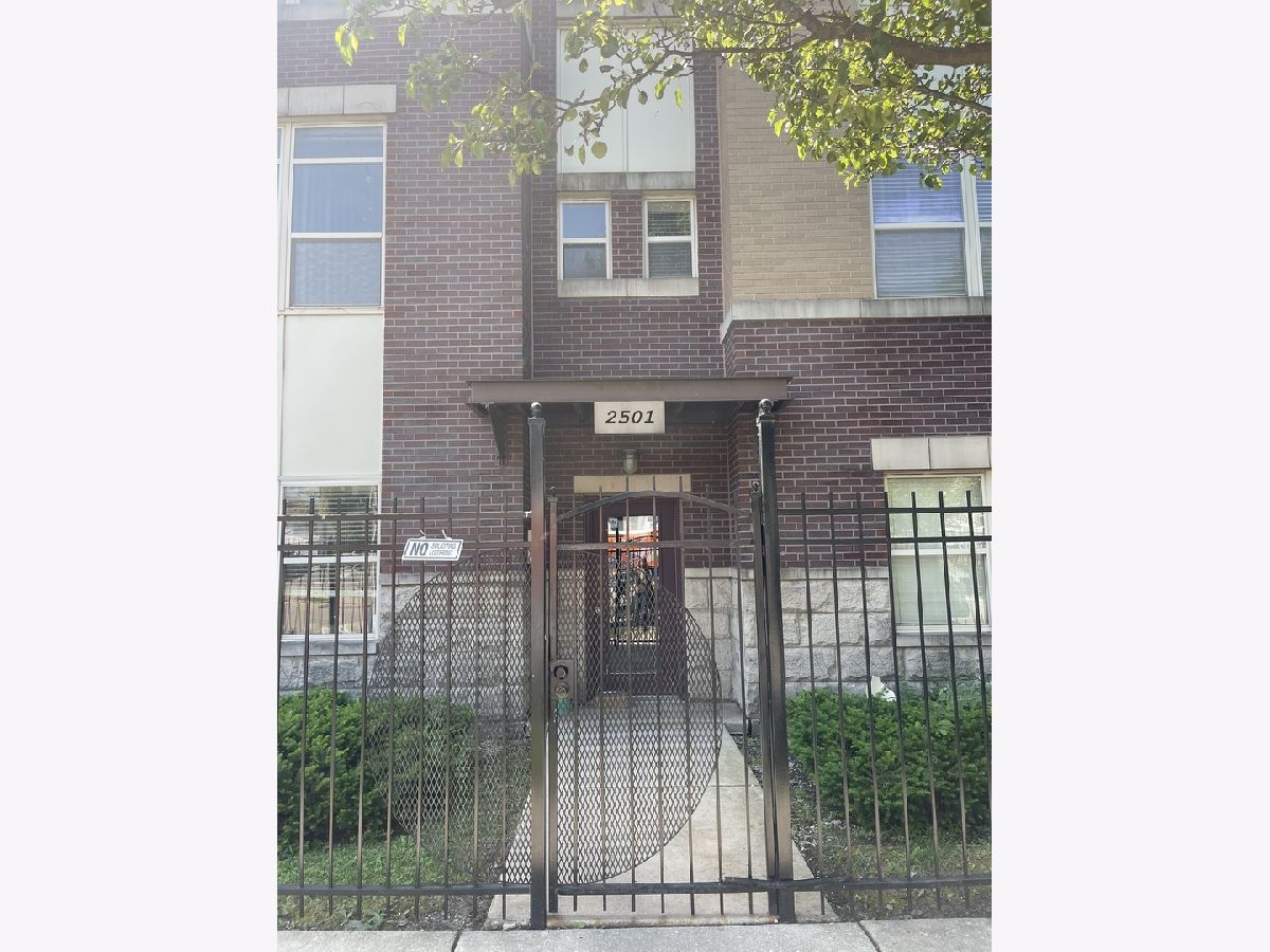 Condominiums & Homes For Rent Tri-taylor Chicago Illinois, 2501 Grenshaw