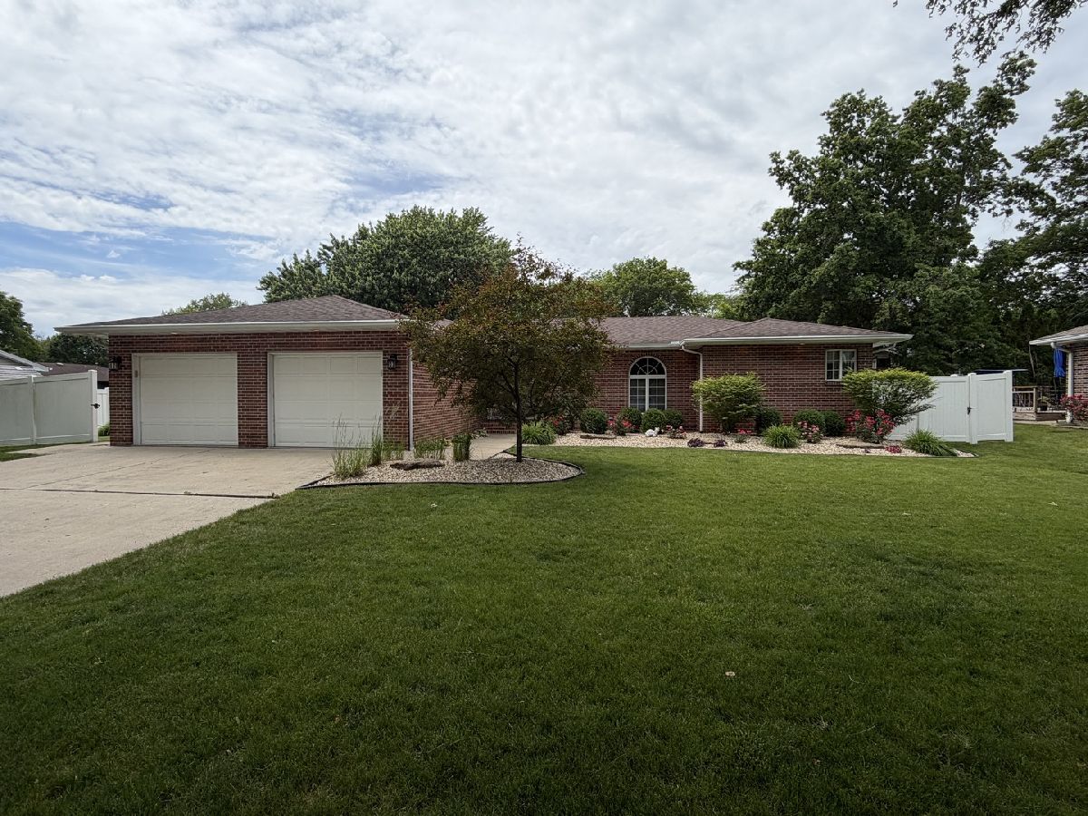Homes For Sale Harmon Acres Morris Illinois, 1804 Bruce Street