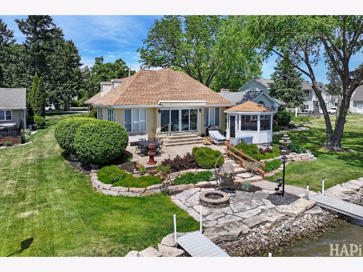 Homes For Sale Mchenry Shores Mchenry Illinois, 716 Riverside Drive