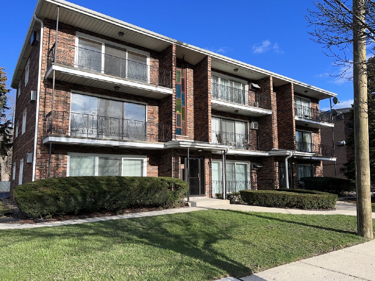  Rented Hickory Hills Illinois, 8739 Roberts