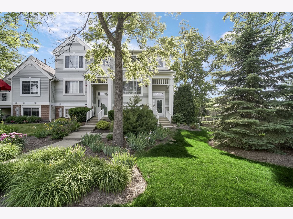  For Sale Wheeling Illinois, 1655 Geneva Drive