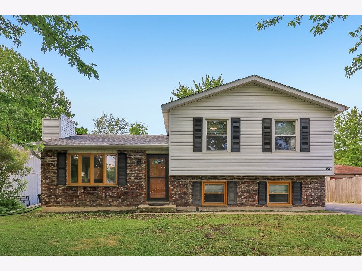  For Sale Lindenhurst Illinois, 1913 Burr Oak Lane