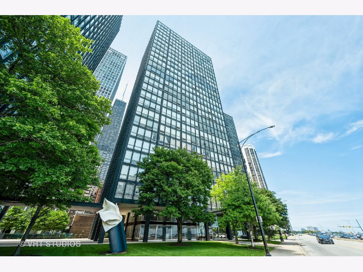 Condominiums For Rent Mies Van Der Rohe Chicago Illinois, 880 Lake Shore