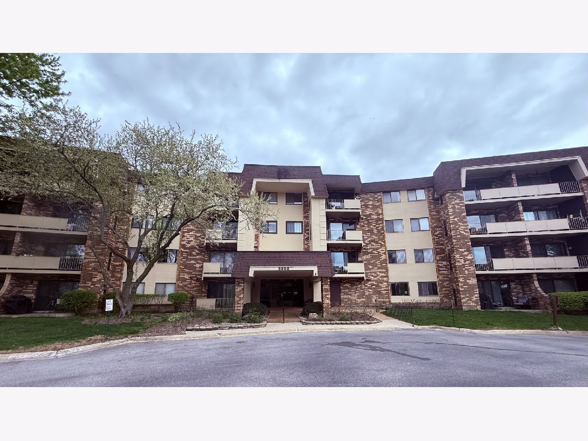 Townhomes & Condos & Homes For Sale Frenchmens Cove Arlington Heights Illinois, 3350 Carriageway Drive