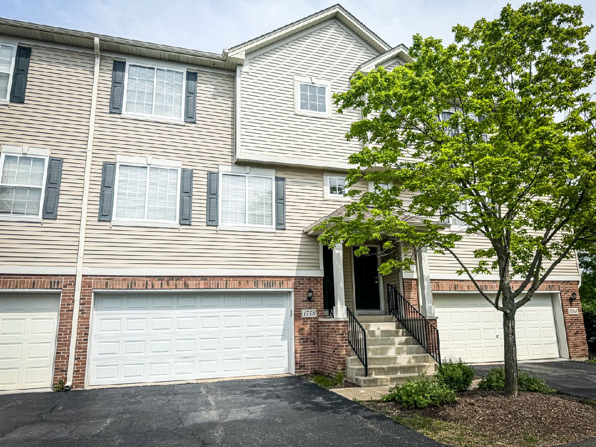  For Sale Aurora Illinois, 1758 Fredericksburg Lane
