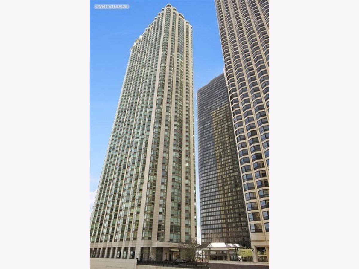 Condominiums For Sale Park Shore Condos Chicago Illinois, 195 Harbor Drive