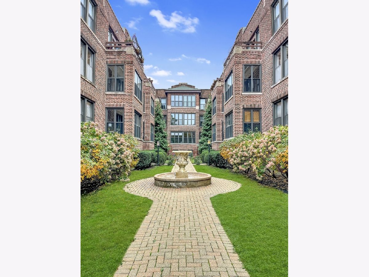  Rented Chicago Illinois, 743 Cornelia