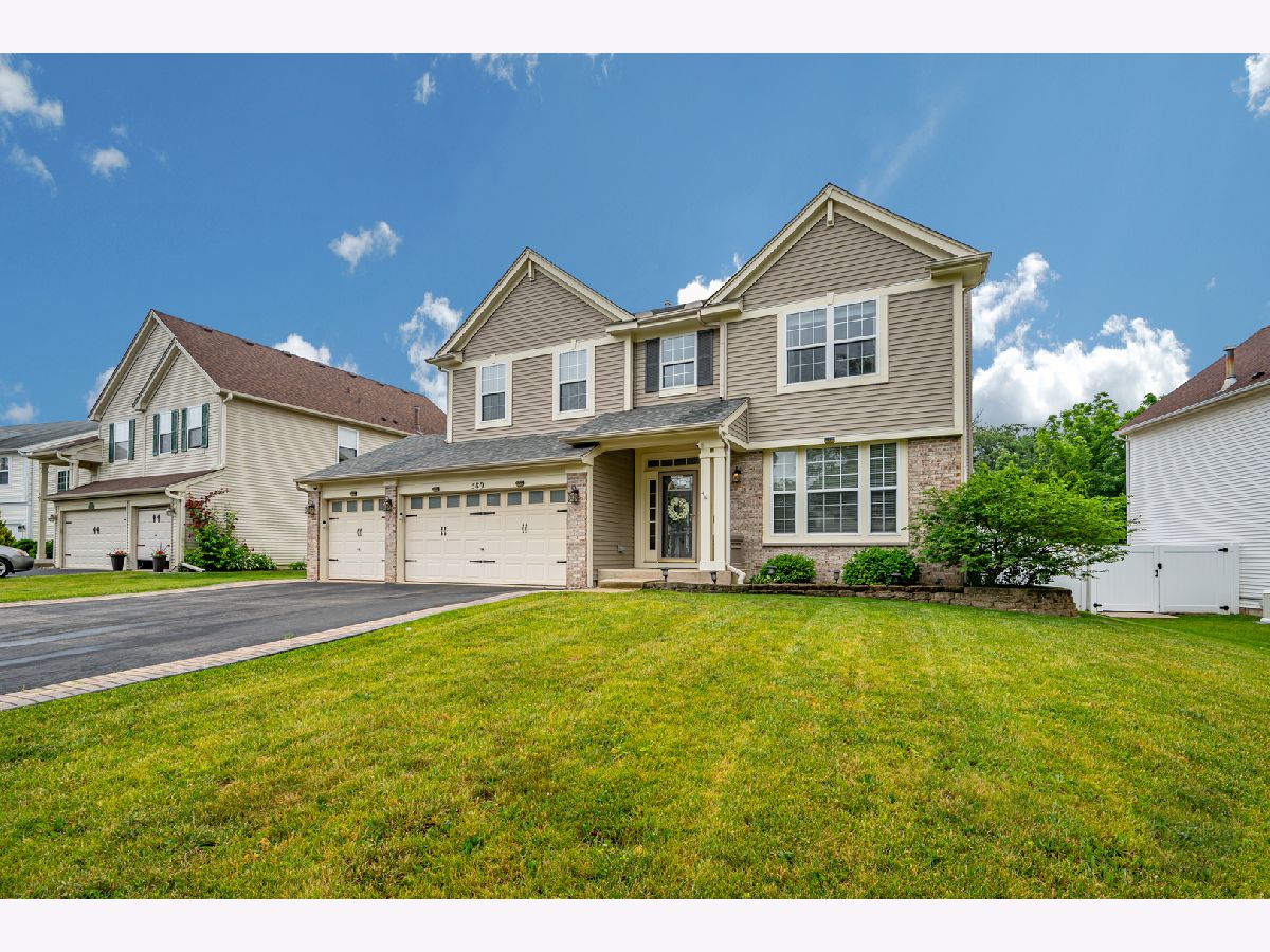  For Sale North Aurora Illinois, 580 Hamilton Lane