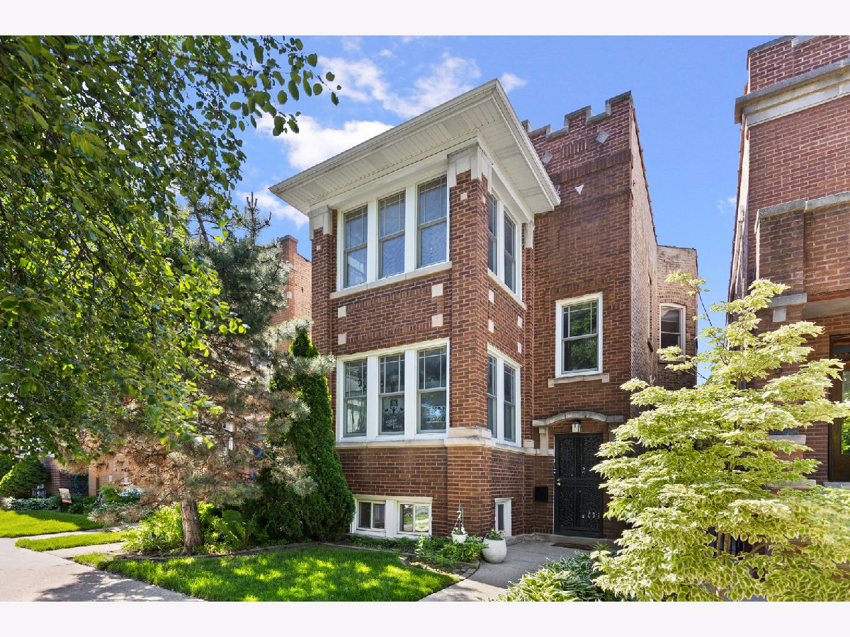  For Sale Chicago Illinois, 2541 Argyle Street