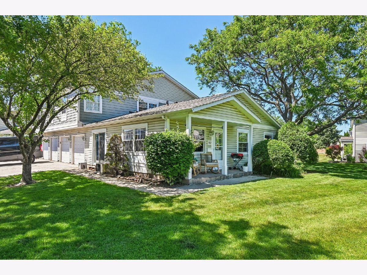  For Sale Wheeling Illinois, 1302 Fall Court
