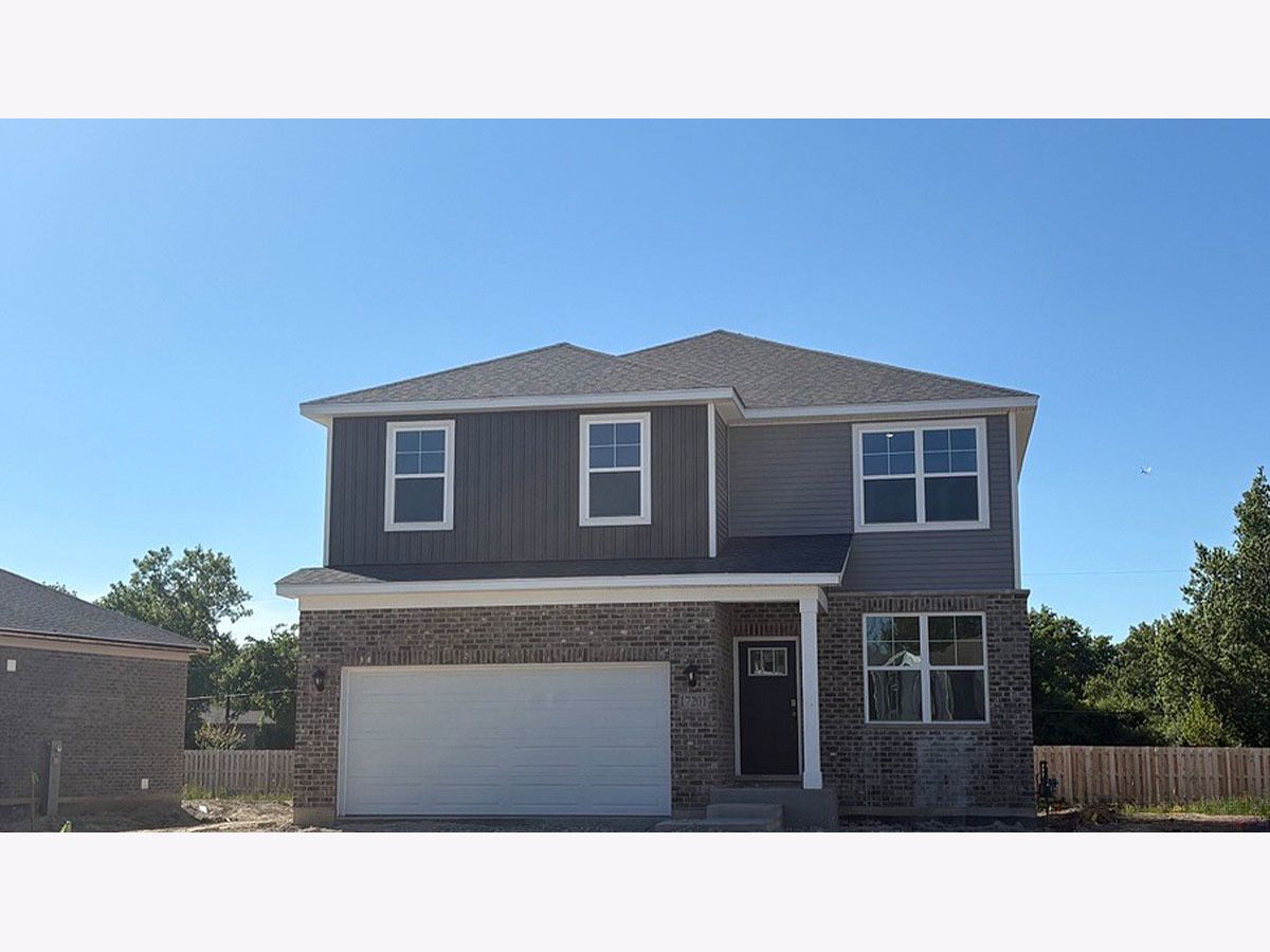 Condos & Townhomes & Homes For Sale Oak Ridge Tinley Park Illinois, 17201 Munster Lane