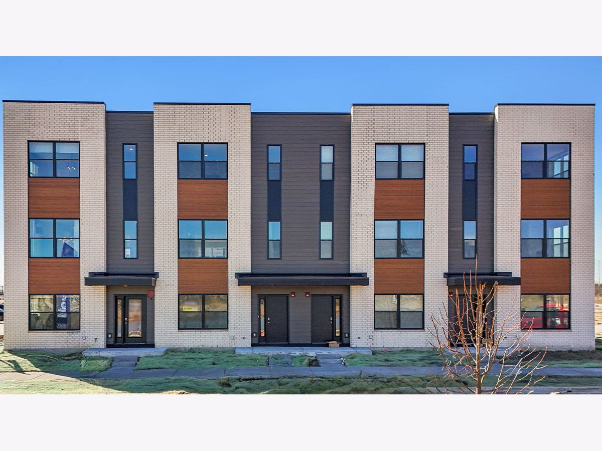 Condos & Townhomes For Sale Northgate At Veridian Schaumburg Illinois, 1157 Lakepointe Drive
